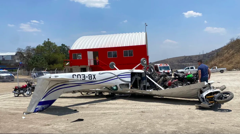 Se desploma avioneta en Atizapán; no hay lesionados (18:30 h)