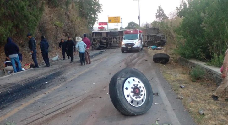 Murieron 14 peregrinos en volcadura de autobús en Malinalco (16:00 h)