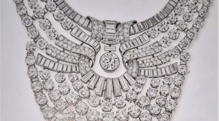 Roban en Viena collar de 4.3 millones de dólares que perteneció a la reina de Egipto (14:00 h)