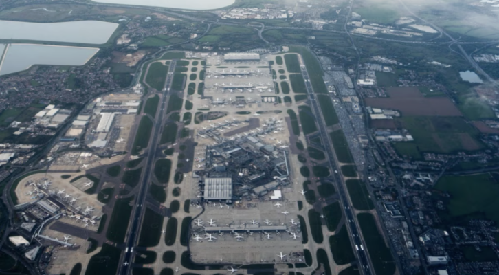 Caos en aeropuertos de Reino Unido: Falla en el control aéreo cancela más de 600 vuelos (17:30 h)