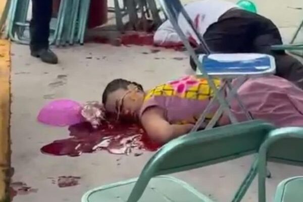 Asesinan a balazos a Amy Navarrete aspirante a la alcaldía de Matías Romero durante festividad (20:15 h)