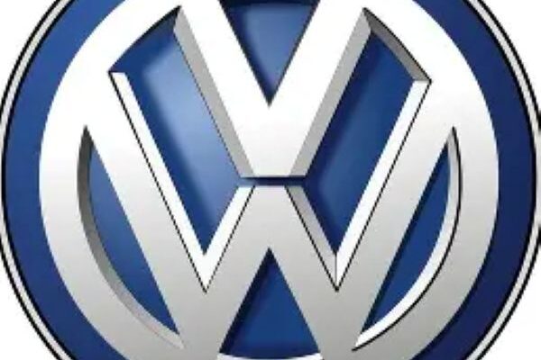 Volkswagen anuncia recorte de 50 mil empleos y cierre de plantas: impacto global y en México (19:00 h)