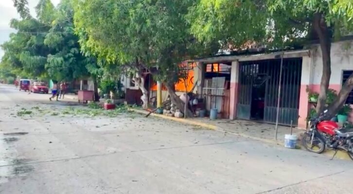 Se incendia taller de elaboración de pirotecnia en Juchitán (17:05 h)